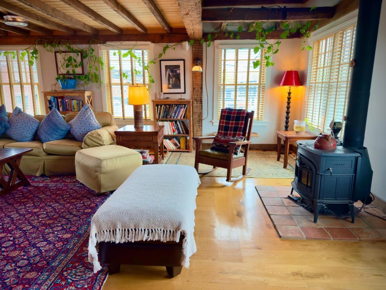 Hotel Magical Post And Beam Loft Downtown Newport! Extérieur photo