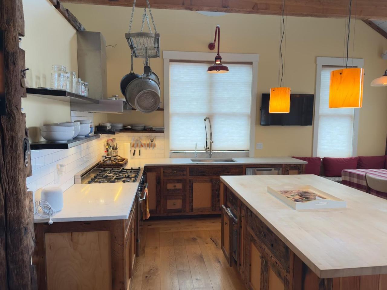 Hotel Magical Post And Beam Loft Downtown Newport! Extérieur photo
