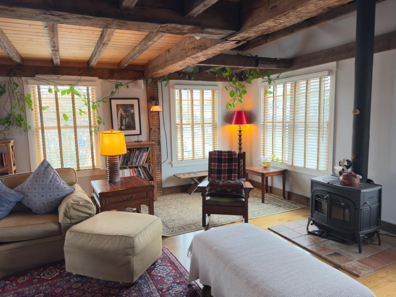 Hotel Magical Post And Beam Loft Downtown Newport! Extérieur photo